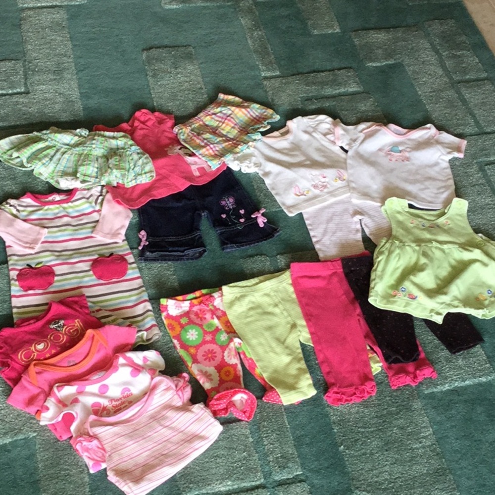 17pc baby girl size 3-6 Months bottoms,tops,onsies